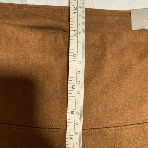 NWT Soft Surroundings Faux Suede Leggings. Size M. - Picture 8 of 10